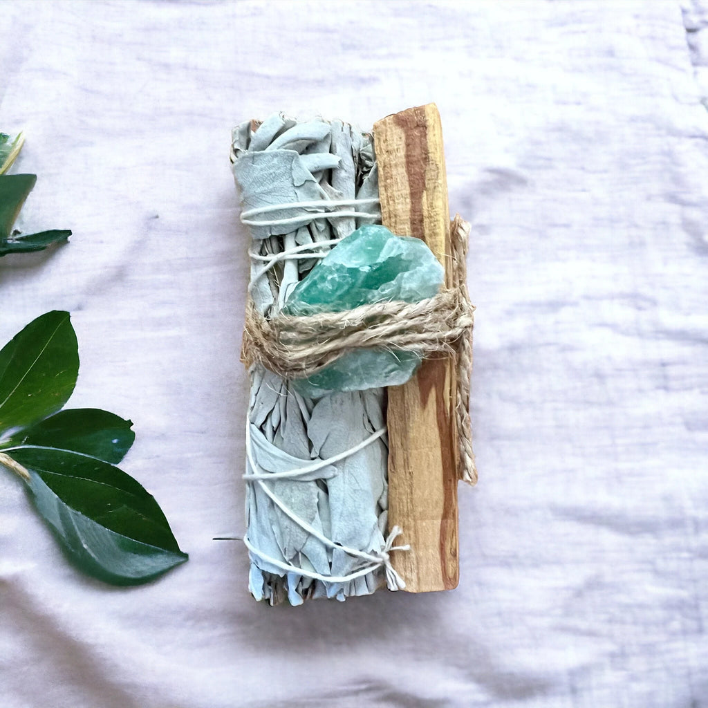 Kit De Limpieza Con Salvia: Manojo De Salvia Blanca, Palo Santo Y Cristal De Aventurina Verde